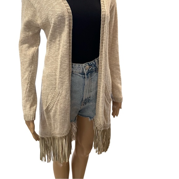 Beautiful fringe cardigan 😻🍁 - Picture 5 of 7